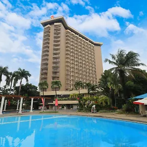https://century-park.angeleshotels.net